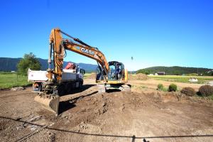 PARKIRIŠČE PRED OŠ CERKNICA ZAČETEK GRADNJE 03 FOTO LJUBO VUKELIČ